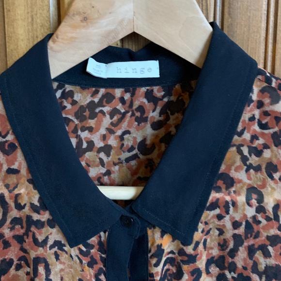 NORDSTROM HINGE WOMENS SHEAR LEOPARD BLOUSE SIZE MEDIUM - Picture 3 of 6